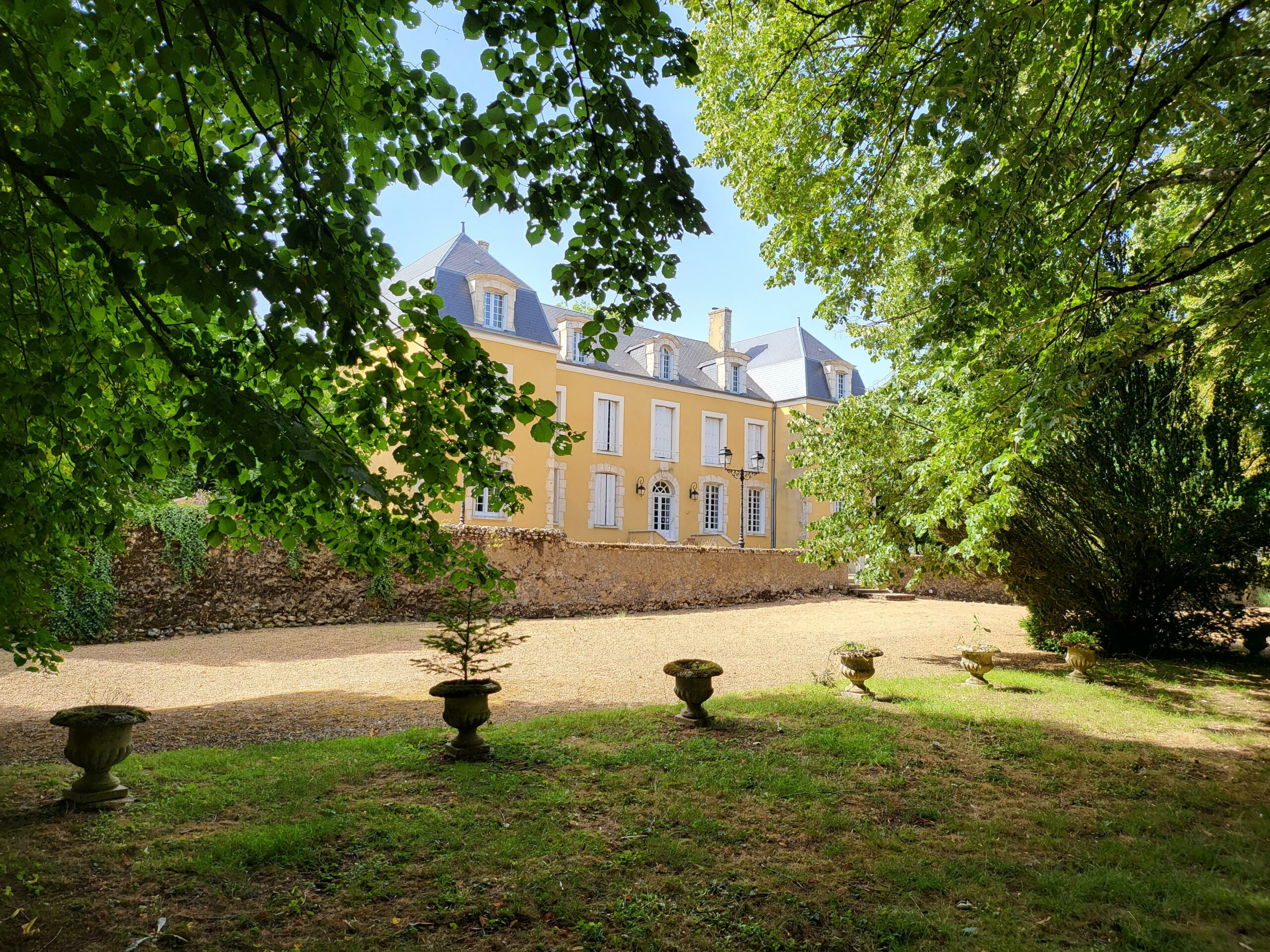 Hostellerie du Chateau du Bois Guibert (28) et ses jardins - Chambres Luxe & Confort - Hotel Charme Logis Nuit Chateau Chateaudun Chartres Domaine Bonneval Eure et Loir