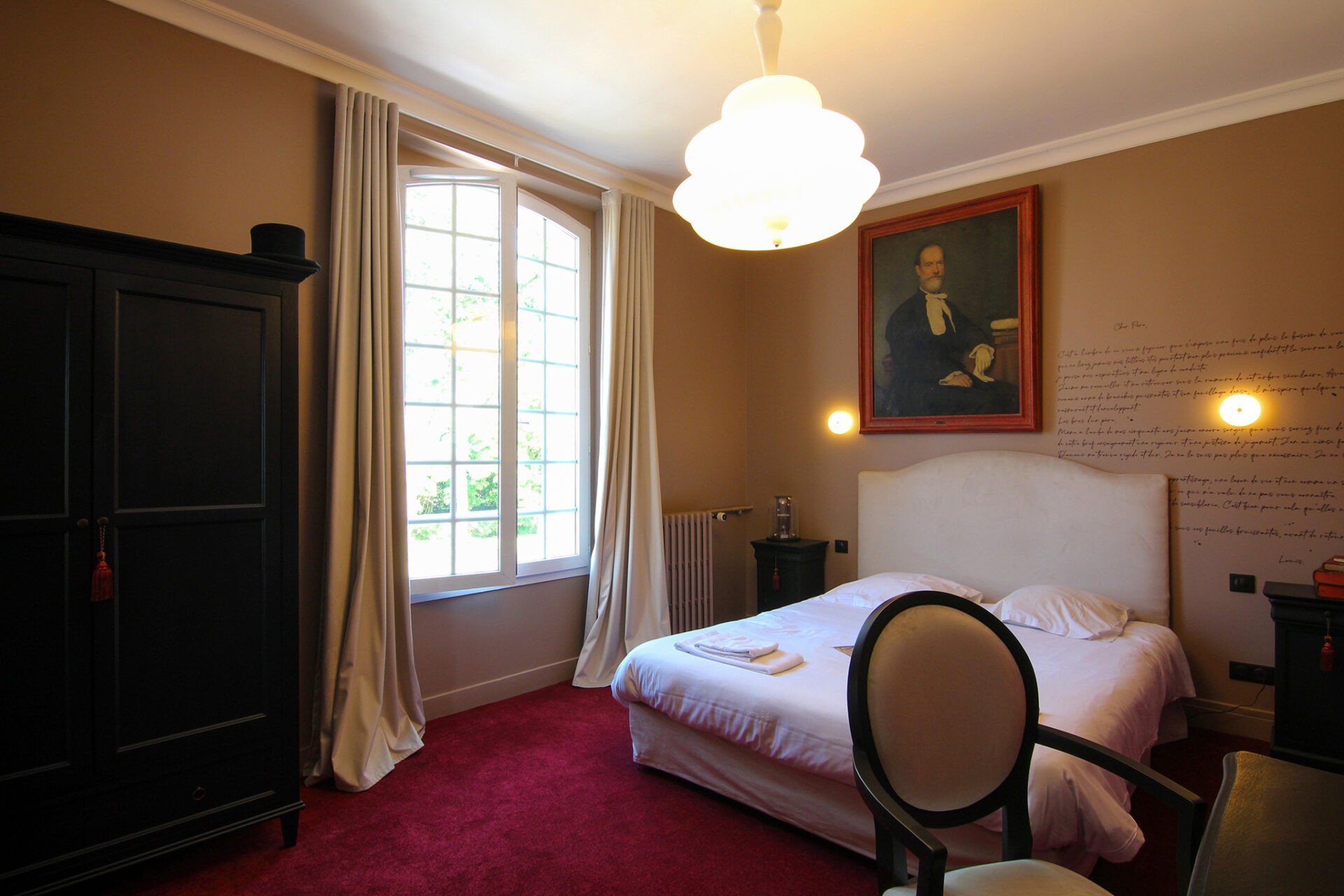 A la recherche d'un gite, d'une auberge, d'un hotel, l'hostellerie du château du Bois Guibert vous accueille. De nombreux chapitres se sont inscris à travers nos murs...entre histoire et modernité. Découvrez le Chapitre 6 - Chambre luxe & confort !